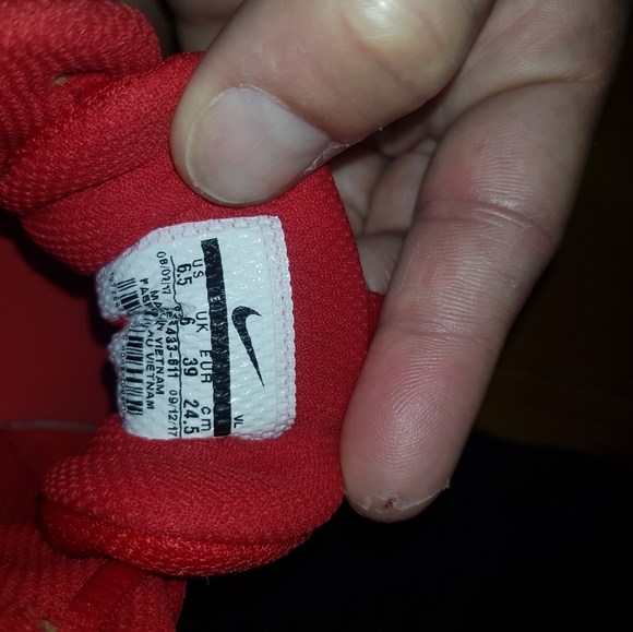 Nike clets 6.5 red and white A-1 condition - Picture 4 of 6